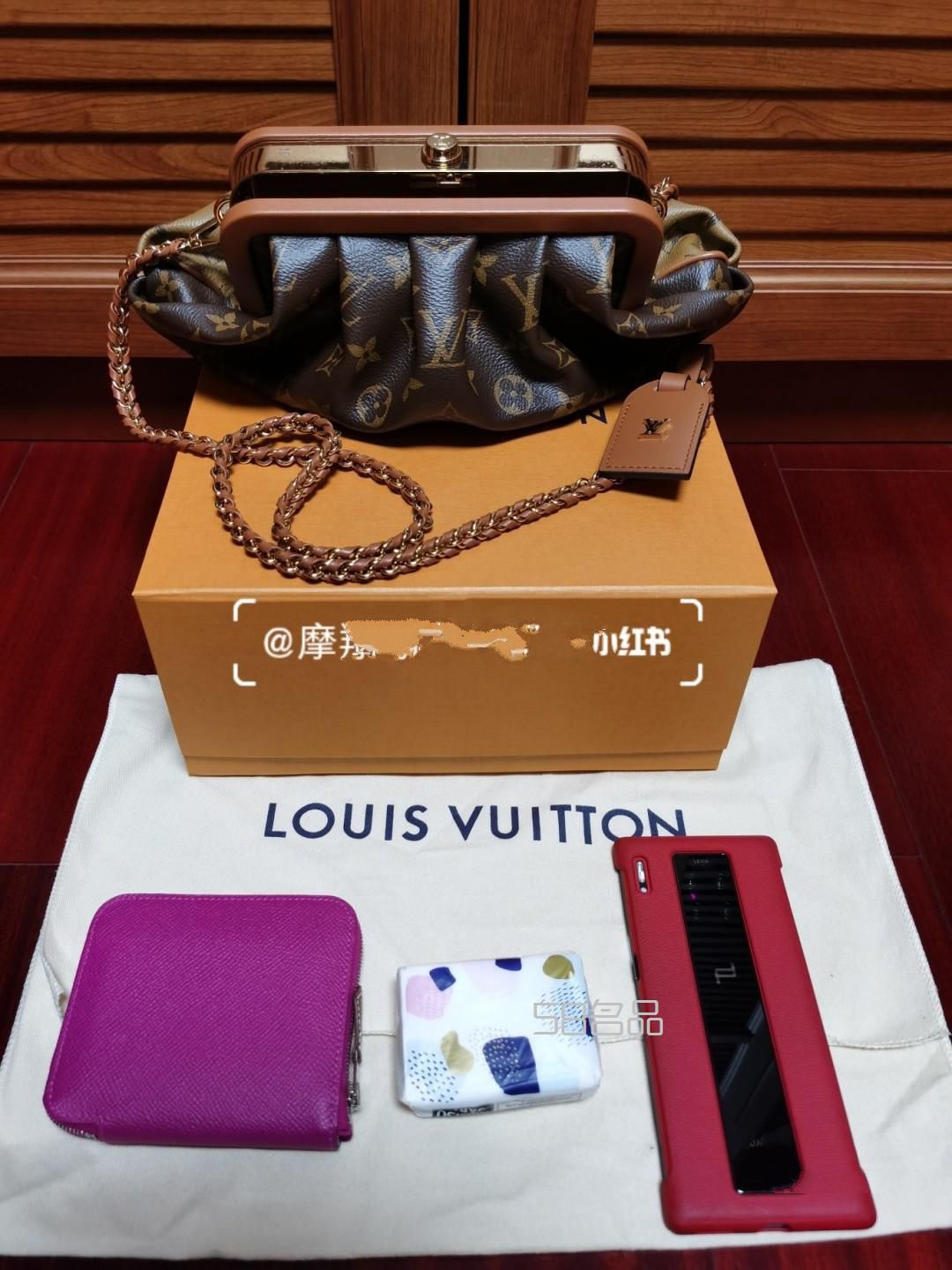 LV新款I(lǐng)vy郵差包來咯改良后的包型超美,lv迷你書包幾個(gè)拉鏈_5