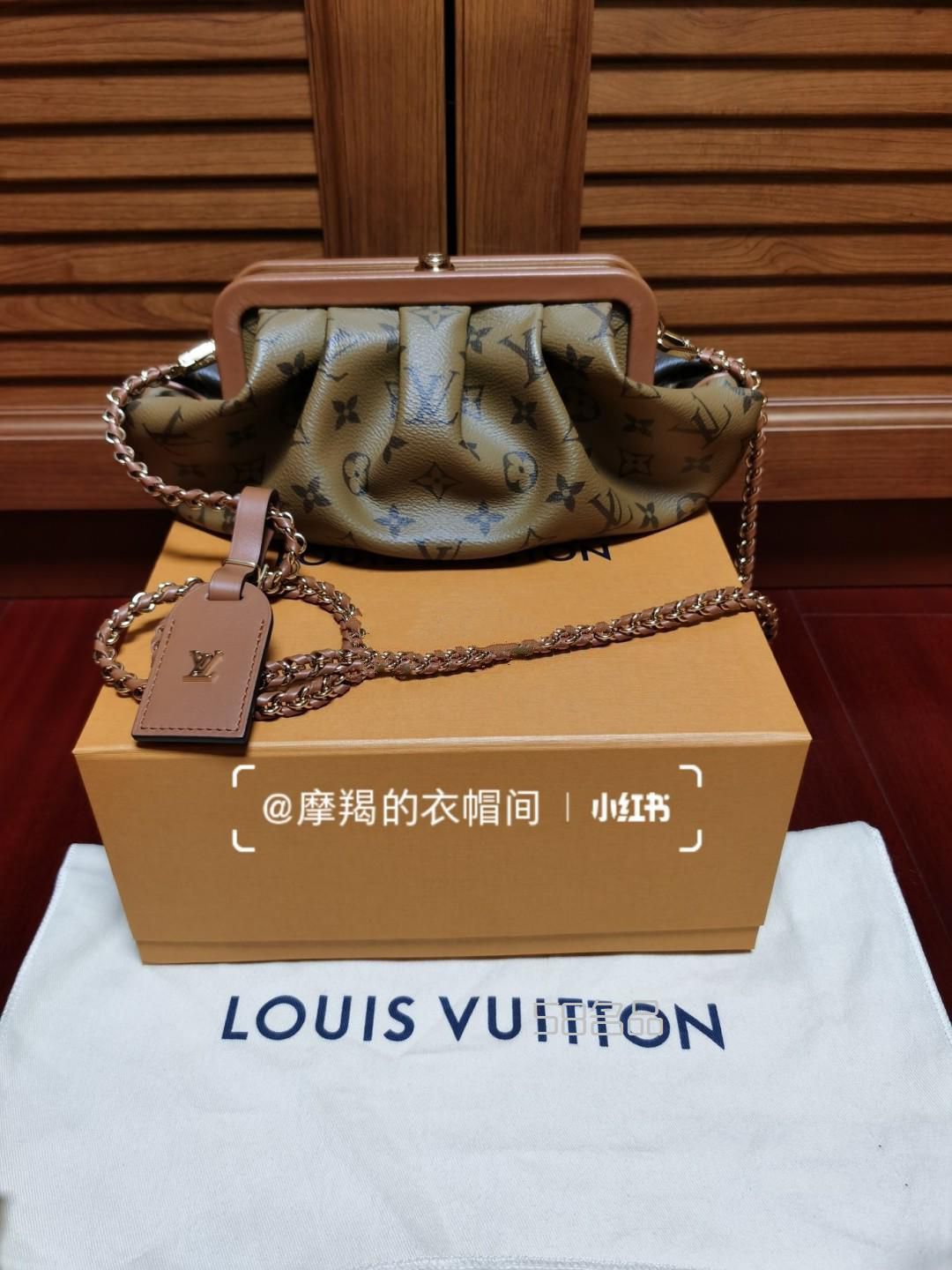 LV新款I(lǐng)vy郵差包來咯改良后的包型超美,lv迷你書包幾個(gè)拉鏈_3