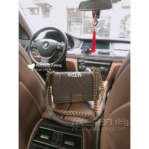 香奈兒Chanel Leboy 20cm 19年新款大象灰牛皮金扣_8