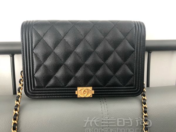 94妹子的第一個(gè)Chanel chanel woc真的是香奈兒包包里面的入門款了。_4