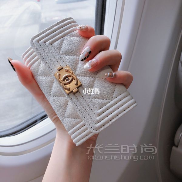 人生中第一個香奈兒 小leboy風(fēng)卡包 在國外發(fā)現(xiàn)用現(xiàn)金的時候好少啊_1