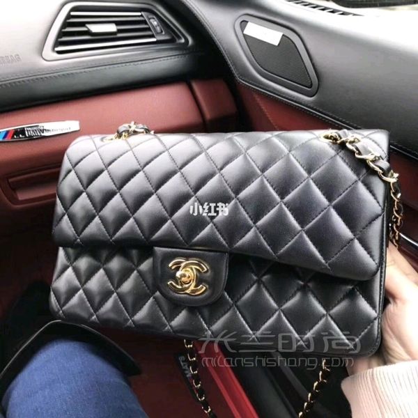 香奈兒包 chanel包 終于購入香奶奶超難買的cf 本來想拿個(gè)全黑的流浪包 可老_1