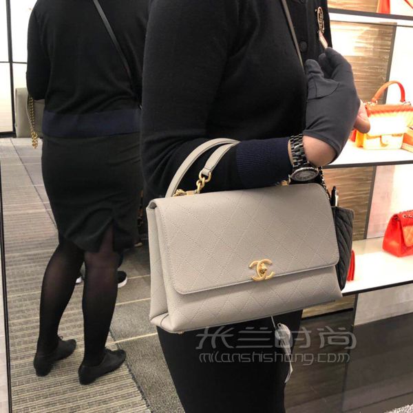深夜剛喜提全亞洲第一只Chanel2019灰色大號口蓋包。原來看中Coco handle_7