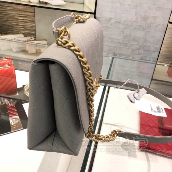 深夜剛喜提全亞洲第一只Chanel2019灰色大號口蓋包。原來看中Coco handle_2