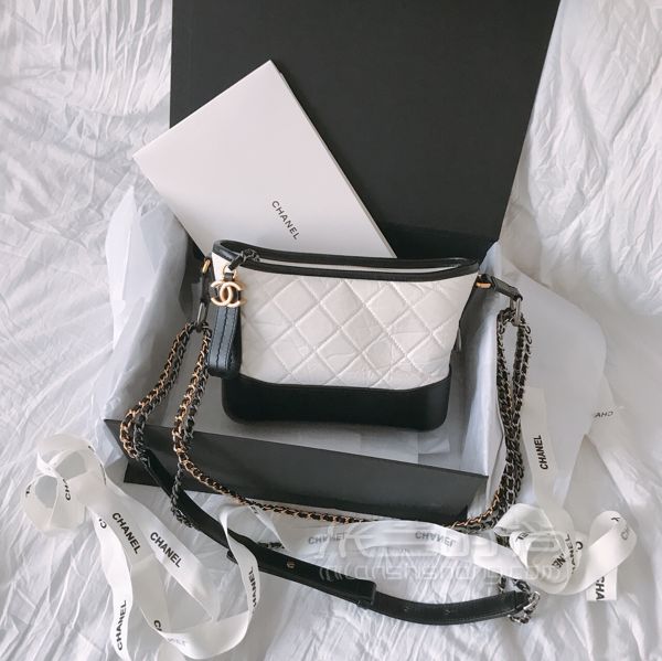Chanel 香奈兒流浪包 尤其是喜歡黑白色的必看 這款香奈兒包包算最平價的香_2