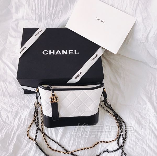 Chanel 香奈兒流浪包 尤其是喜歡黑白色的必看 這款香奈兒包包算最平價的香_1