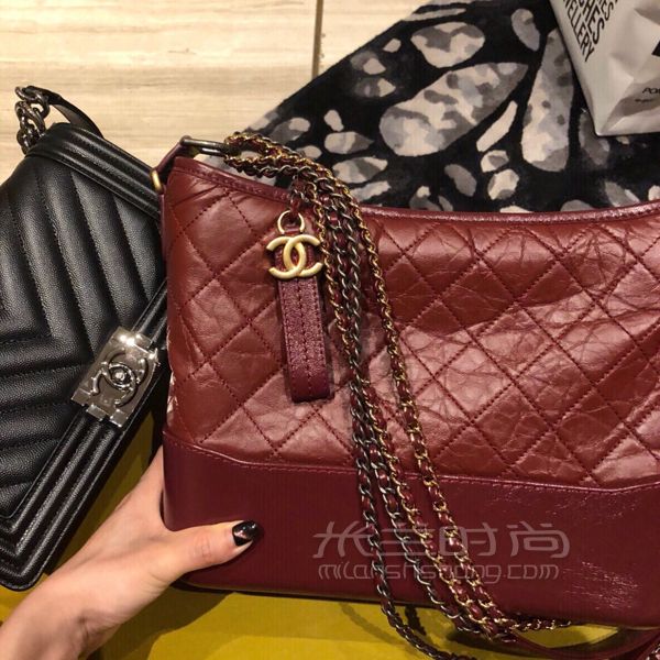 Chanel 香奈兒流浪包 尤其是喜歡黑白色的必看 這款香奈兒包包算最平價的香_9