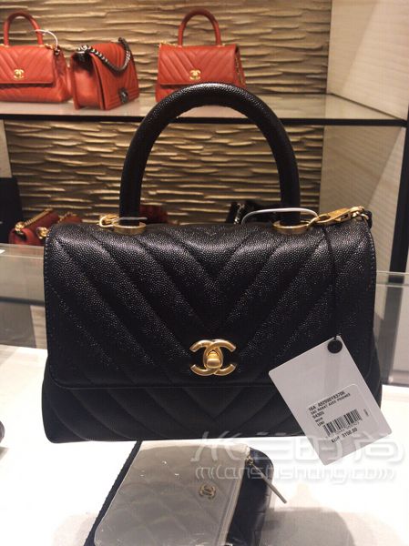 Chanel coco handle18年秋冬新款黑金小號 魚子醬牛皮v紋山字紋_6