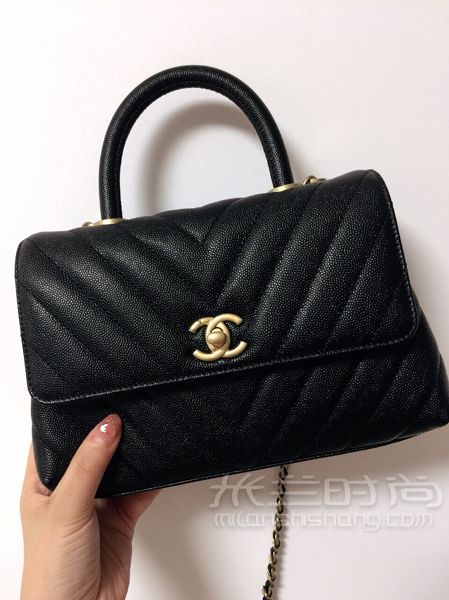 Chanel coco handle18年秋冬新款黑金小號 魚子醬牛皮v紋山字紋_1