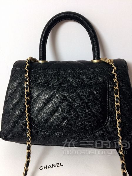 Chanel coco handle18年秋冬新款黑金小號 魚子醬牛皮v紋山字紋_5