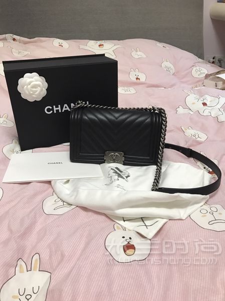 香奈兒chanel leboy中號(hào)牛皮斜條紋山形紋_6