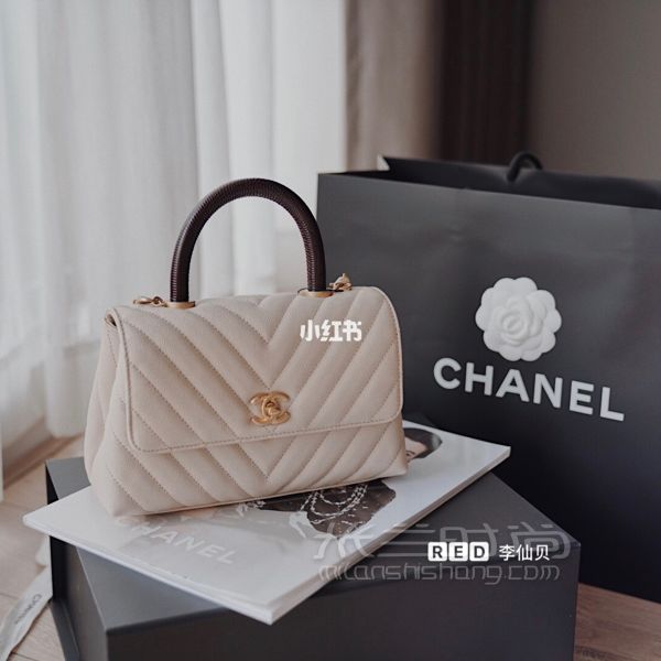 Chanel Coco Handle米白V紋小號(hào)附上身圖_1
