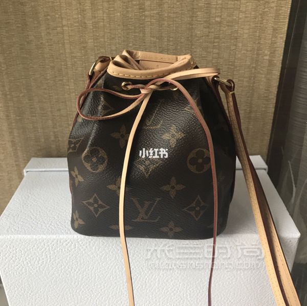 測試下LV nano水桶包的容量 小包包也能裝大東西 毛球是Furla的藕粉色_5