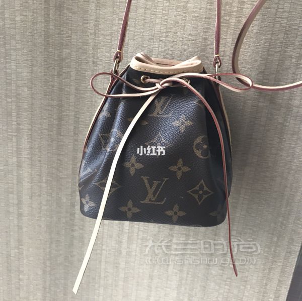 測試下LV nano水桶包的容量 小包包也能裝大東西 毛球是Furla的藕粉色_7