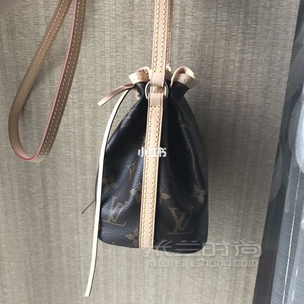 測試下LV nano水桶包的容量 小包包也能裝大東西 毛球是Furla的藕粉色_8