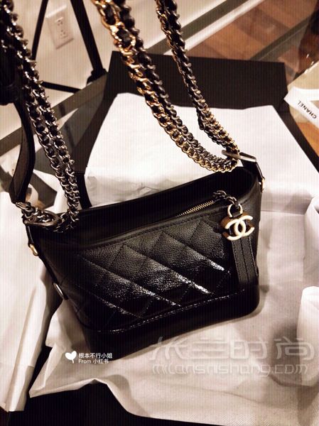 這只Chanel小號(hào)流浪包我是昨天從尼曼的香奈兒專柜抱回的帥哥Sale說(shuō)這只是20_2