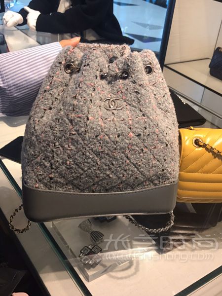 17Chanel Gabrielle系列不撞款雙肩包_3