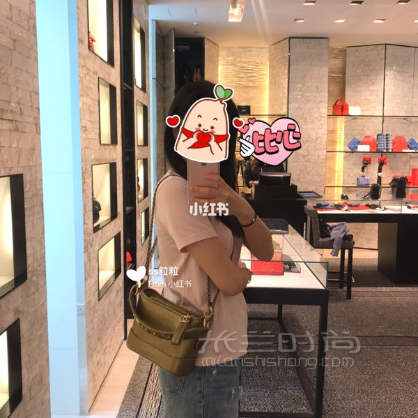 喜提Chanel 香奈兒 早秋鱷魚紋流浪包小號 前幾天看到圖片被這只包的皮質(zhì)深_8