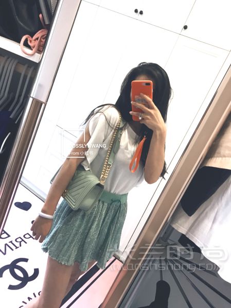 香奈兒Leboy 薄荷金扣綠 前段時(shí)間去新加坡玩的時(shí)候買的 本來沒計(jì)劃買包包的_5