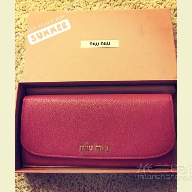 第二個miumiu錢包第一個是肉粉色兩年不到就變好舊_1