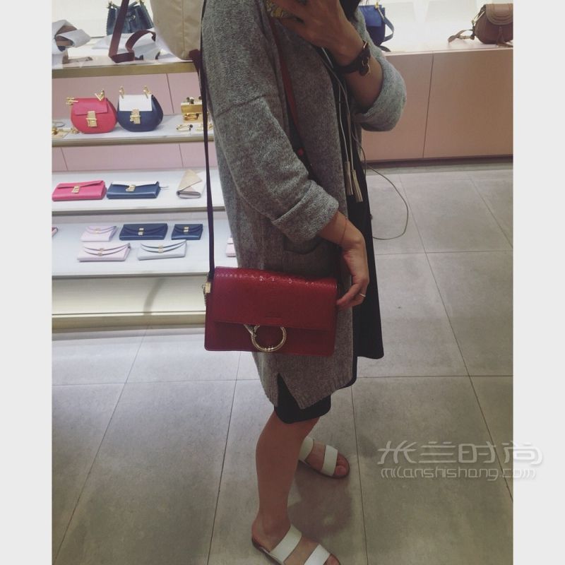 我的旅行戰(zhàn)利品chloe faye小號(hào)包包 其實(shí)本來(lái)是心水是灰色的_4