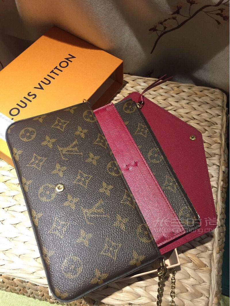每個愛包的女人總應(yīng)該有一只自己的LV包包_1