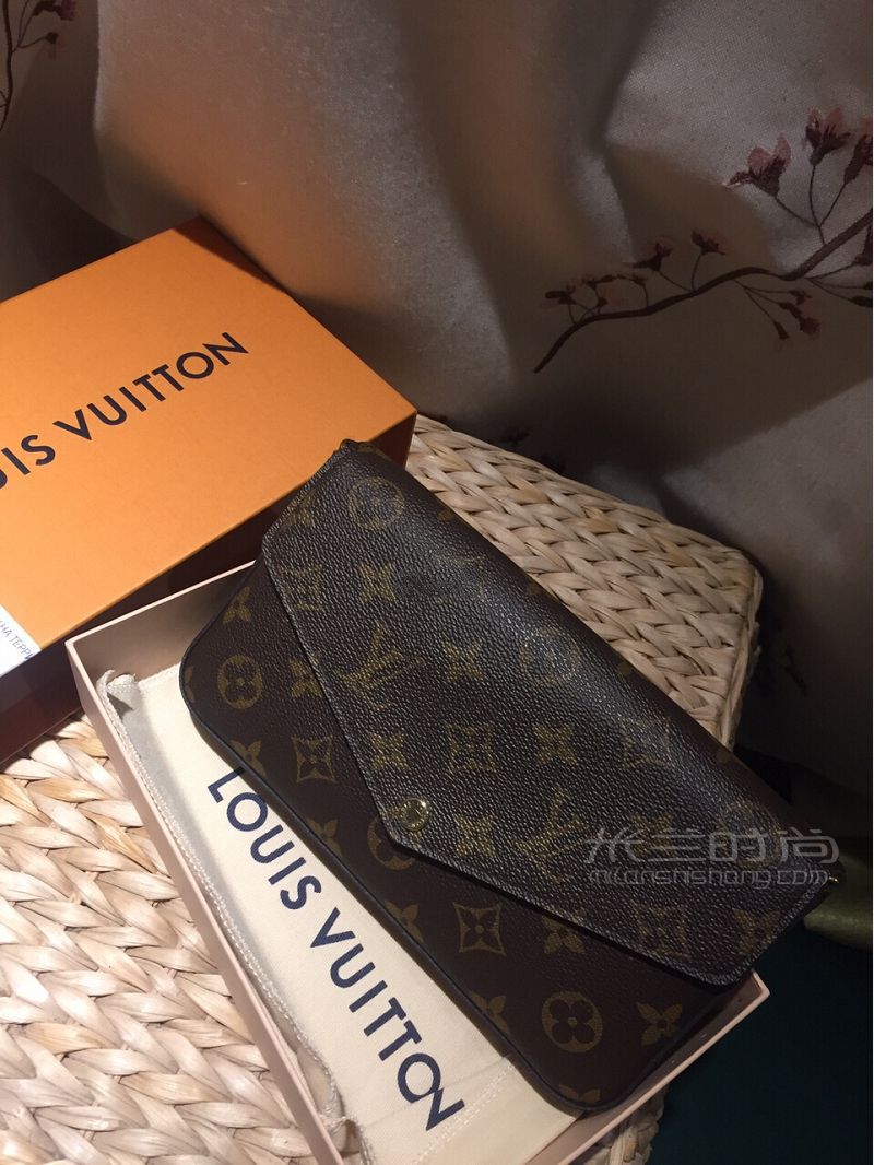 每個愛包的女人總應(yīng)該有一只自己的LV包包_2