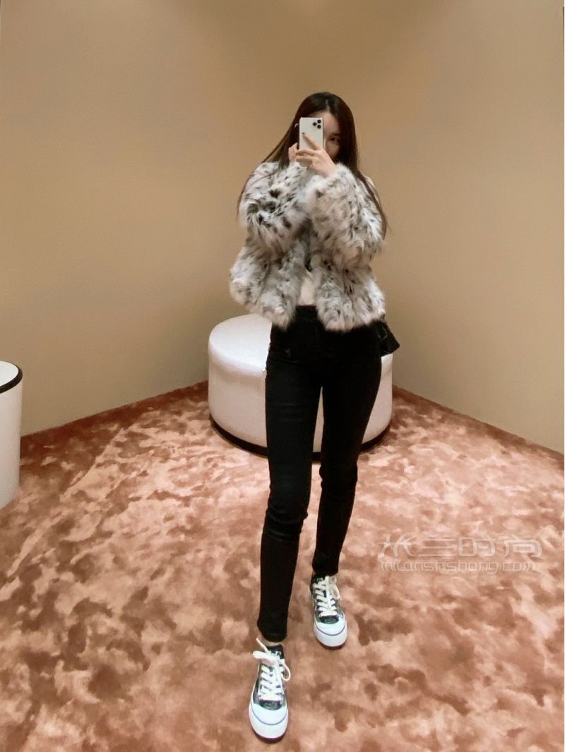 背MCM的包去逛Chanel然后_2
