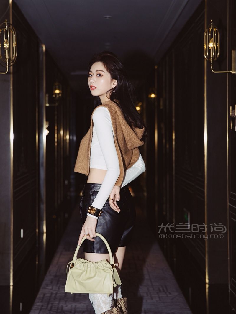 在這個(gè)復(fù)古又摩登的世界里_9