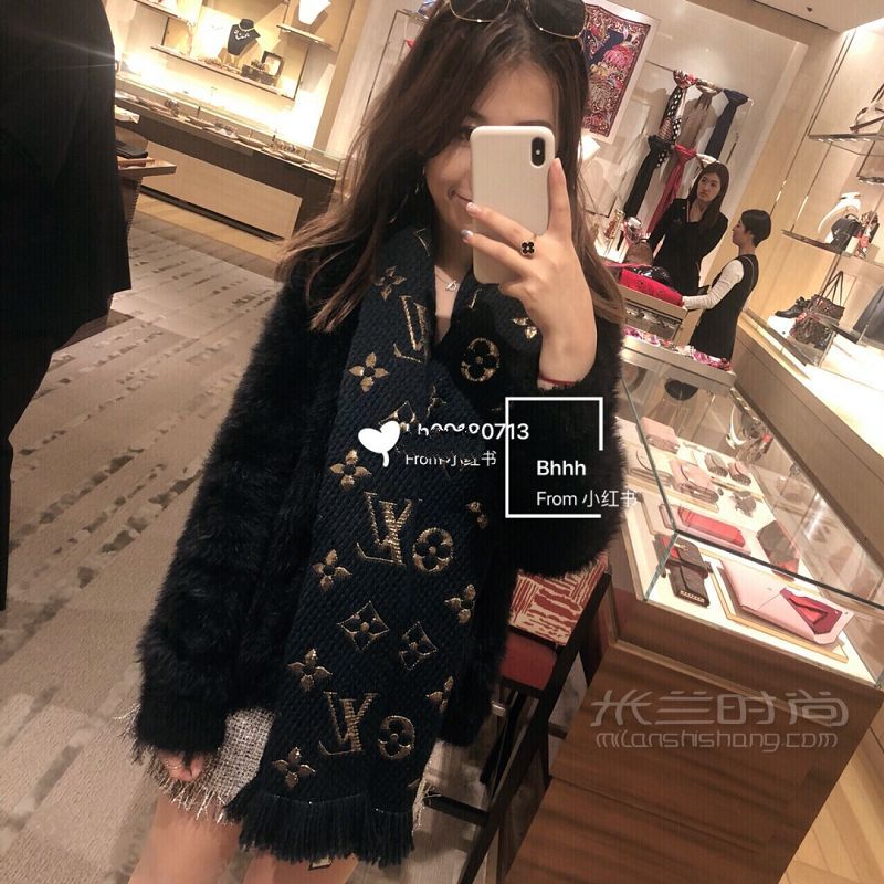 Lv今年秋冬新款圍巾 經典款今年出了藍金色 我對金色有一種莫名的喜歡-愛馬_1