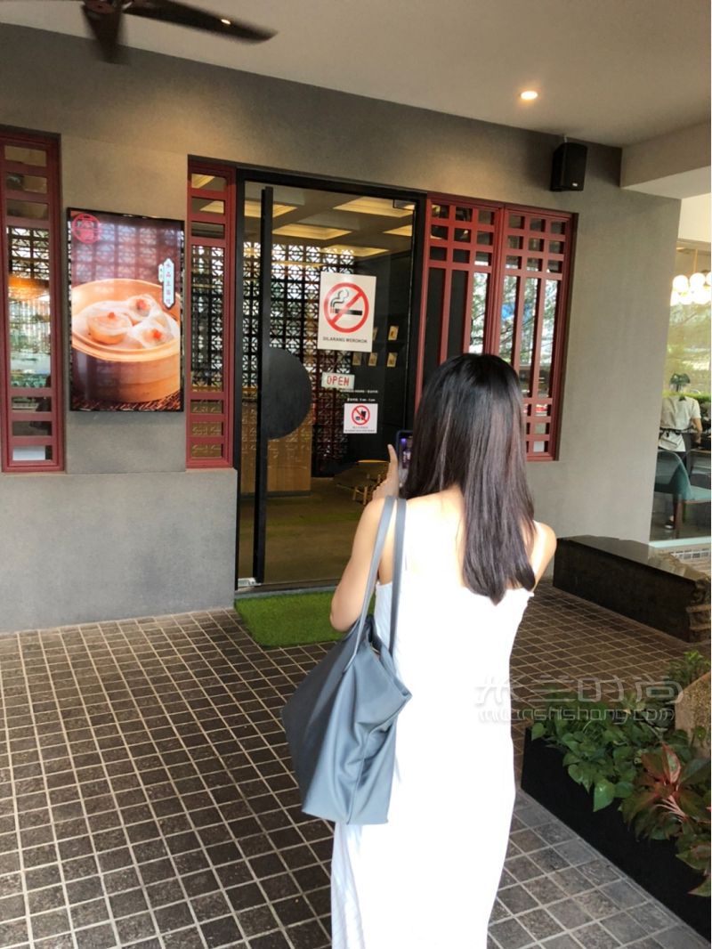 新加坡 不再買奢侈品包包_8