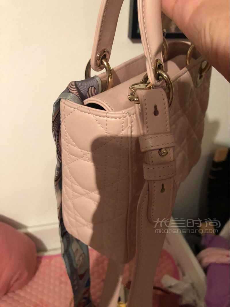 奢侈品不是鐵做的請(qǐng)平常心對(duì)待小瑕疵 今天有點(diǎn)不開心大半夜翻箱倒柜的把我_7