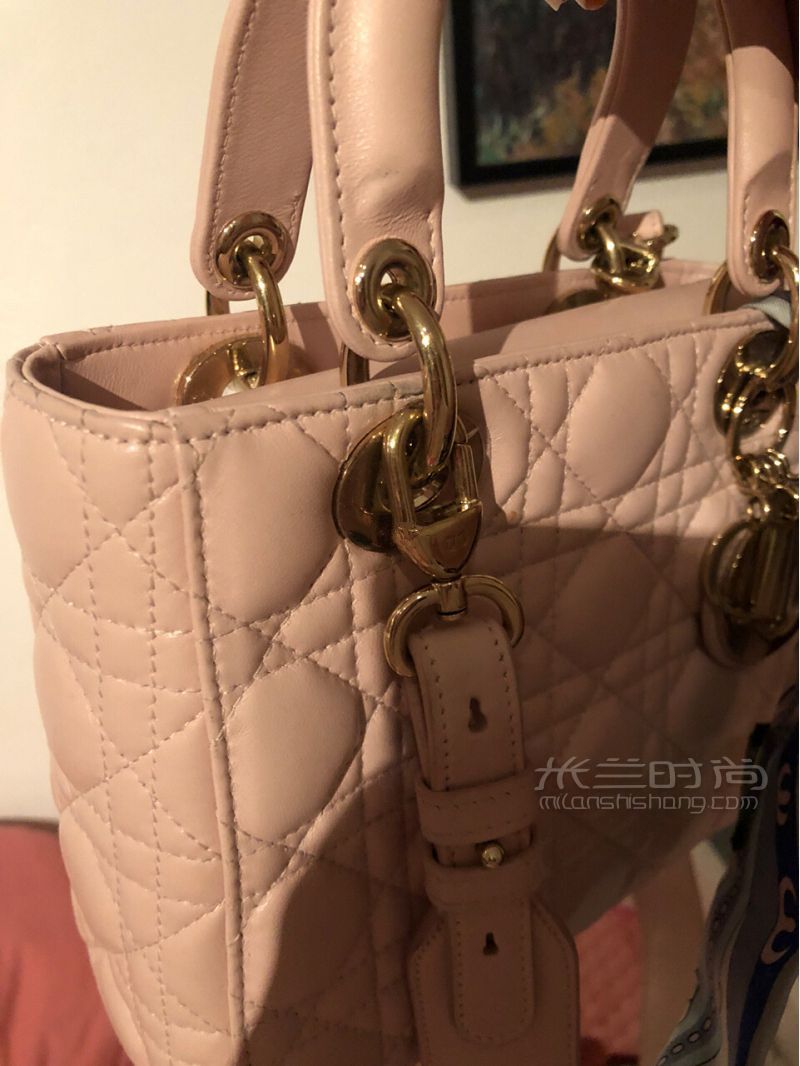 奢侈品不是鐵做的請(qǐng)平常心對(duì)待小瑕疵 今天有點(diǎn)不開心大半夜翻箱倒柜的把我_8