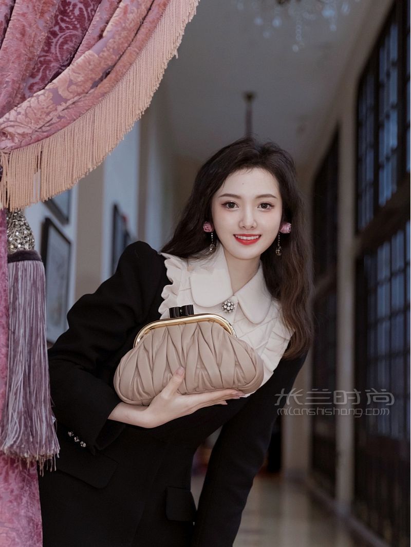 今年的第一場(chǎng)電影是Miu Miu請(qǐng)我看的_1