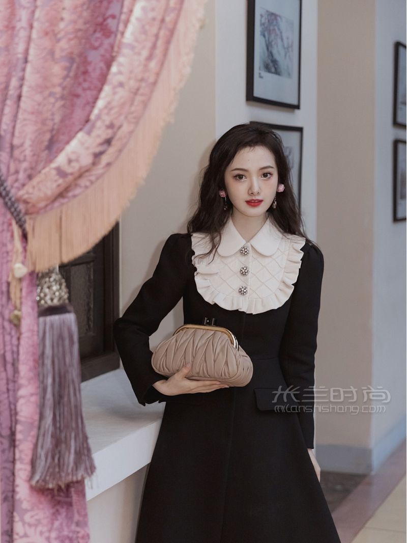 今年的第一場(chǎng)電影是Miu Miu請(qǐng)我看的_2