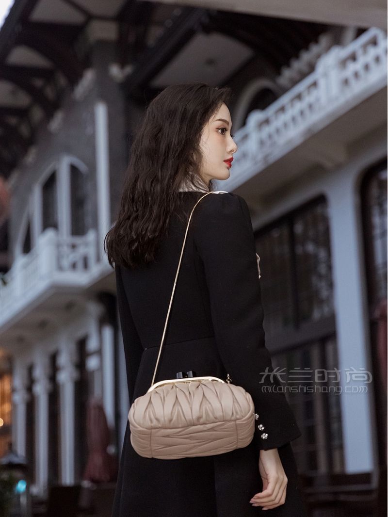 今年的第一場(chǎng)電影是Miu Miu請(qǐng)我看的_7