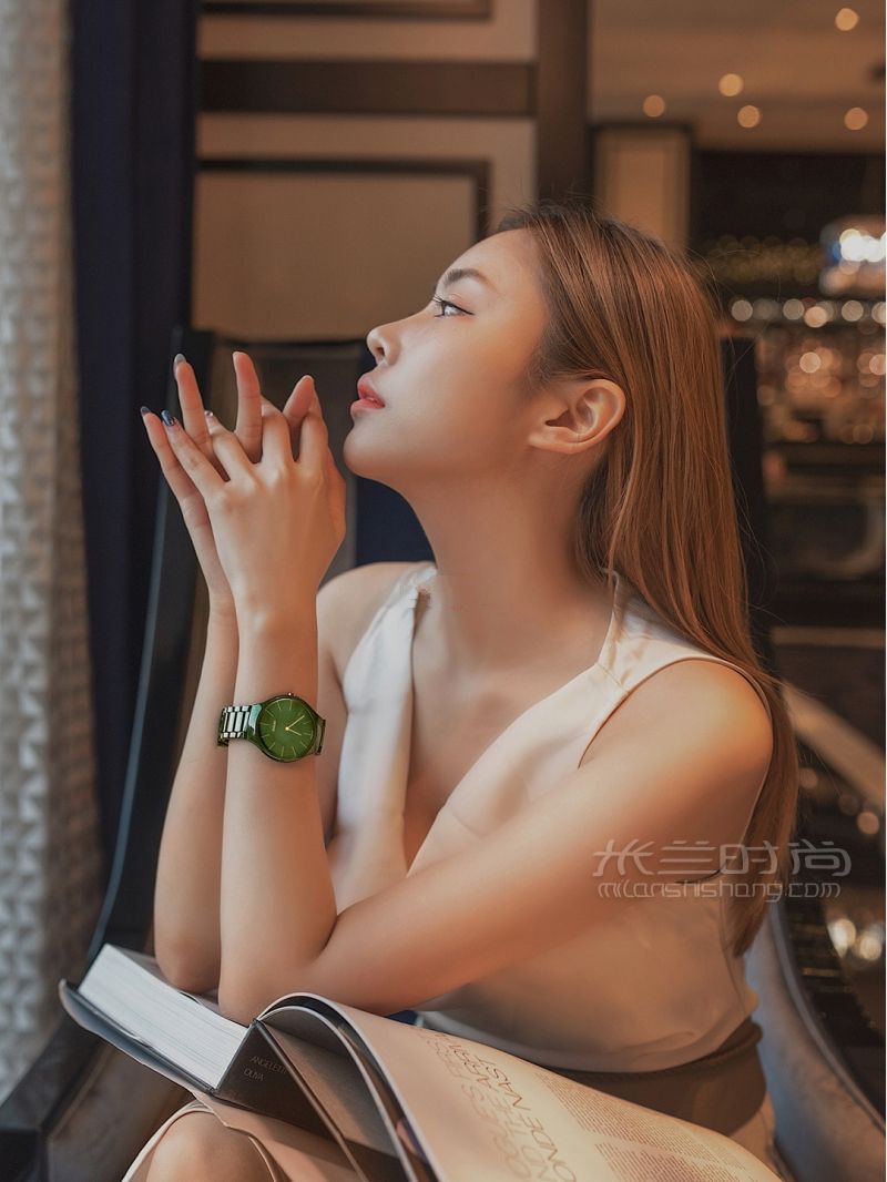 早秋氣質穿搭 選對腕表增添高級時尚感_4