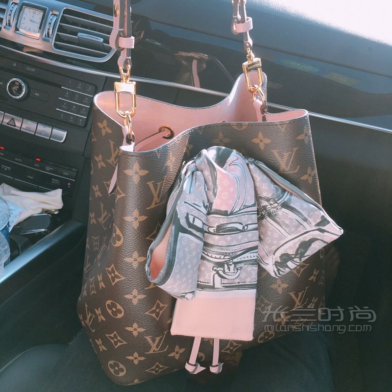 LV NEONOE粉色水桶包怎么買？LV水桶包價(jià)格多少錢？_1