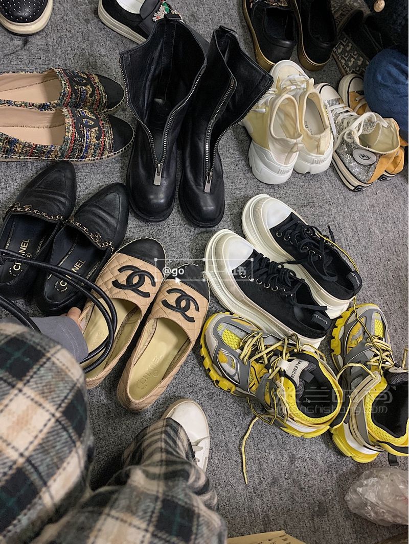 上海必逛靈石路古著市場(chǎng)！百元買(mǎi)香奈兒！_4