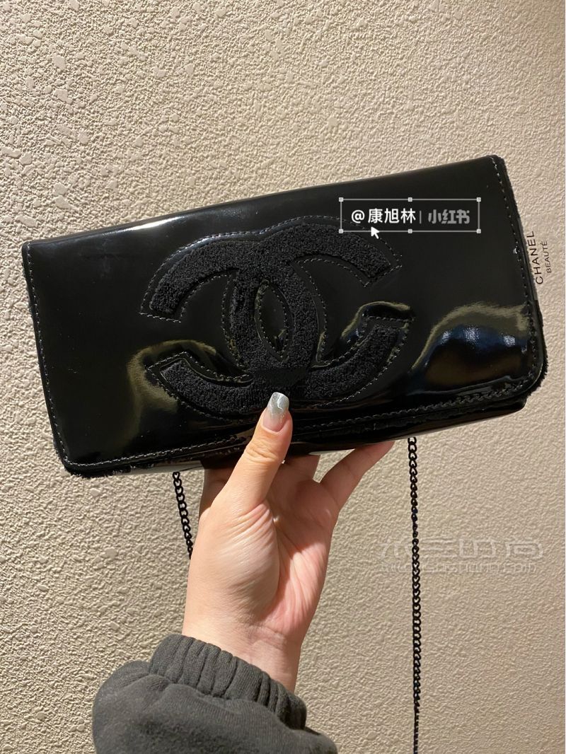 大學(xué)生都能買的起的chanel贈品毛巾包漆皮包_2
