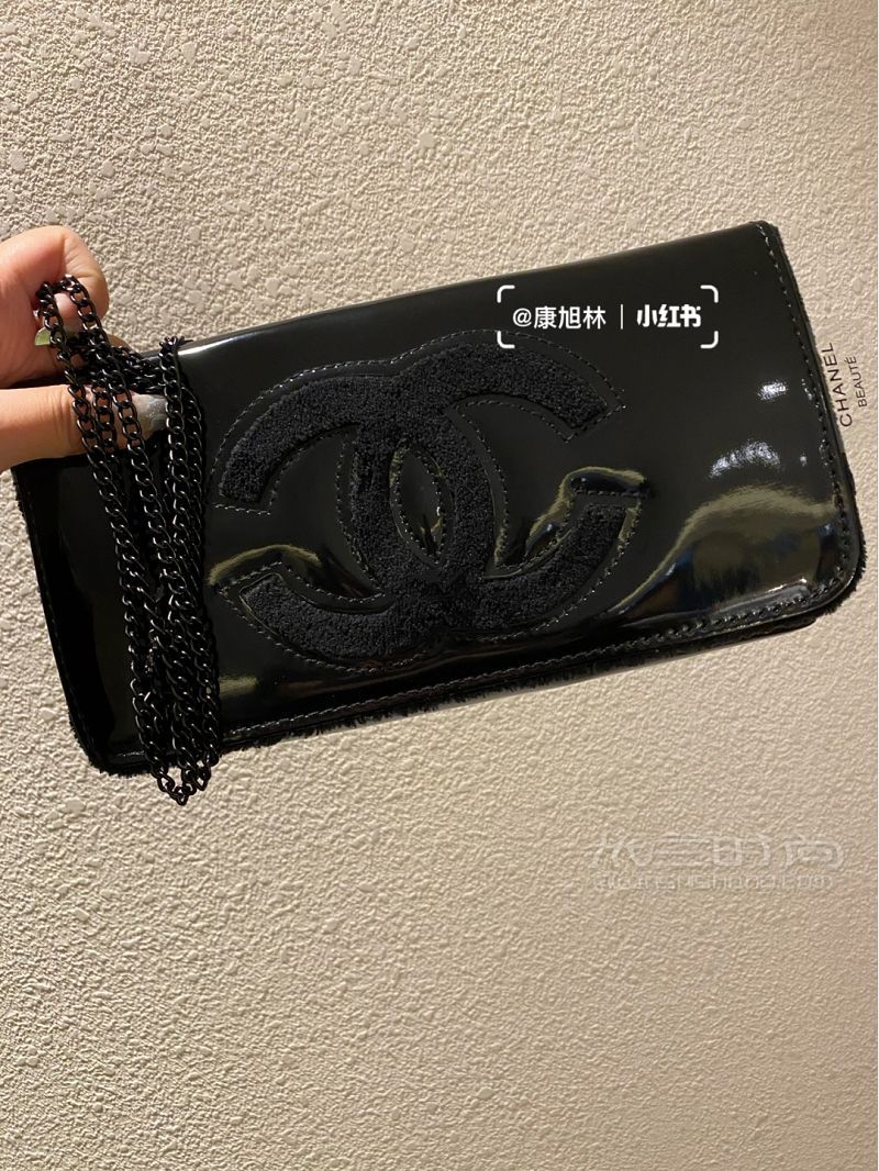 大學(xué)生都能買的起的chanel贈品毛巾包漆皮包_1