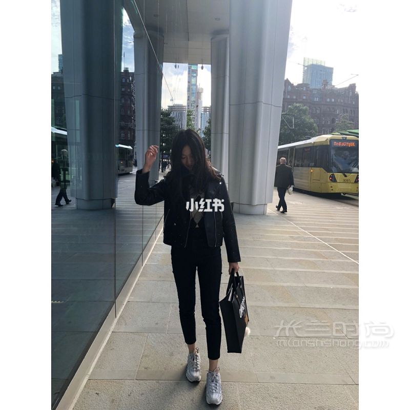我的上學(xué)包包莫斯奇諾 兔女郎tote包包_4