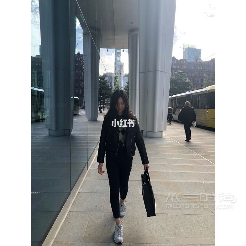 我的上學(xué)包包莫斯奇諾 兔女郎tote包包_5