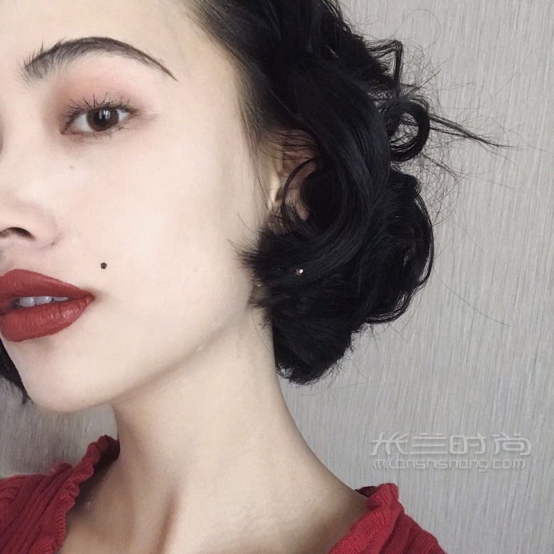 「妝容分享」阿瑪尼紅管400平價替代 包里必備的復古正紅_1
