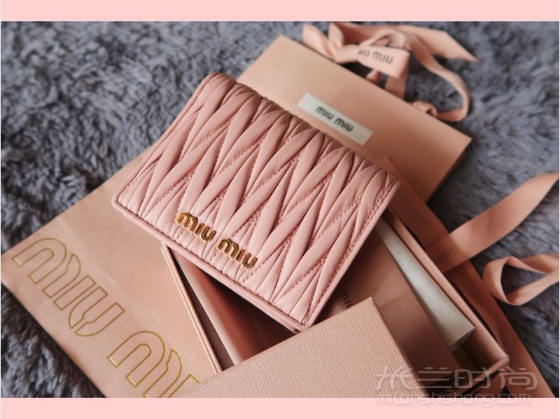 少女心爆棚miumiu粉色錢包粉色控必收  前幾天去逛街看到免稅店錢包_1
