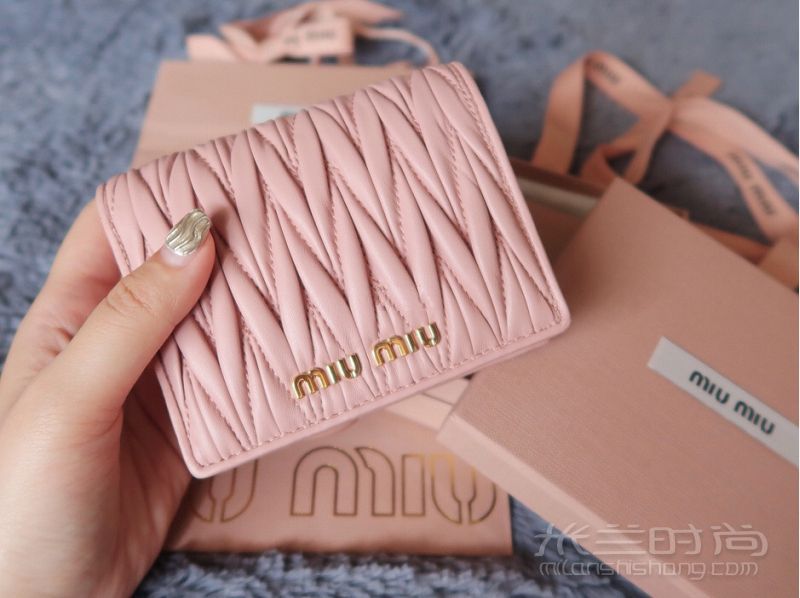 少女心爆棚miumiu粉色錢包粉色控必收  前幾天去逛街看到免稅店錢包_3