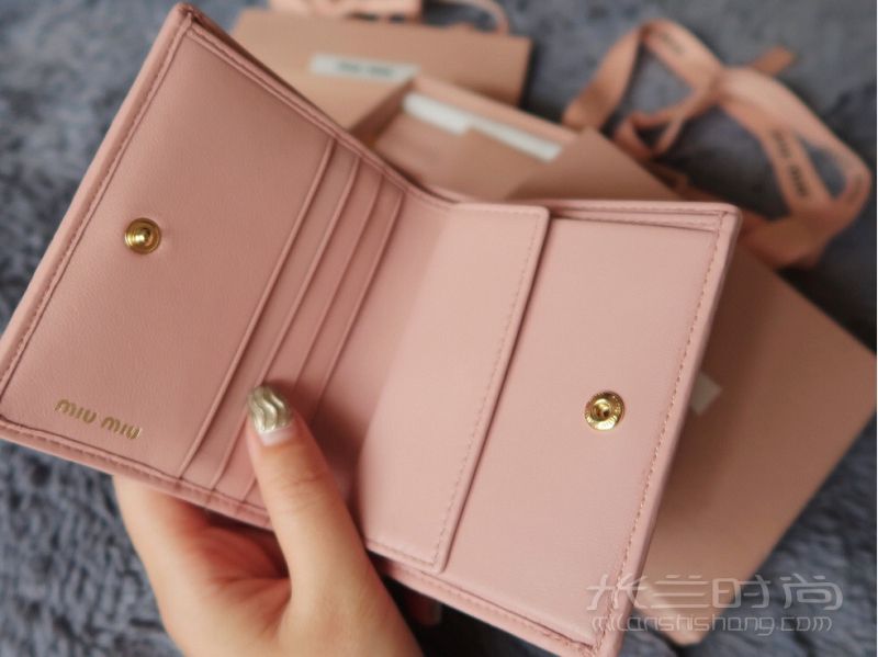 少女心爆棚miumiu粉色錢包粉色控必收  前幾天去逛街看到免稅店錢包_4