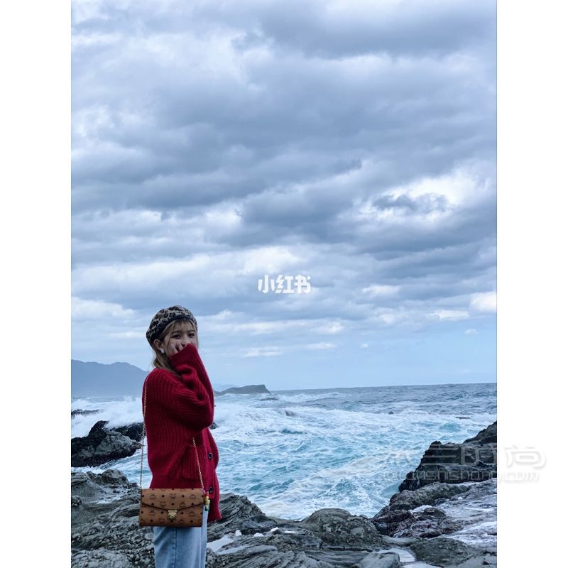 女大學(xué)生背的那些千元包包斜挎女包分享_4