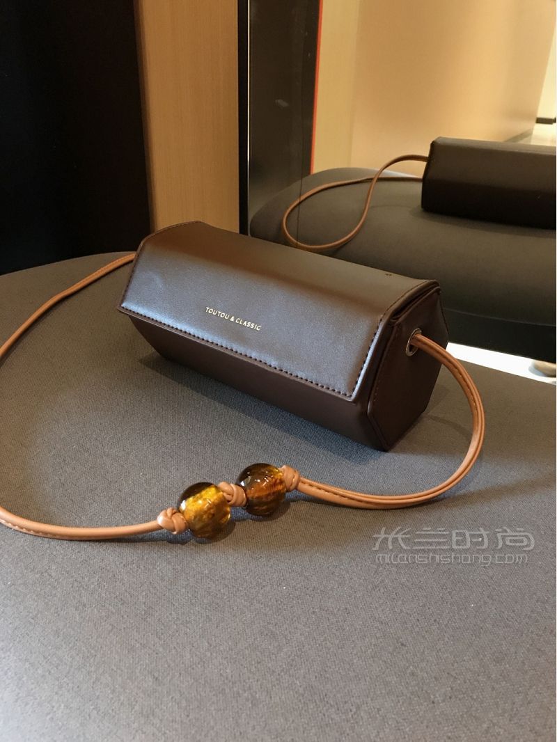 不到200小眾包居然比設(shè)計(jì)師款還絕_1