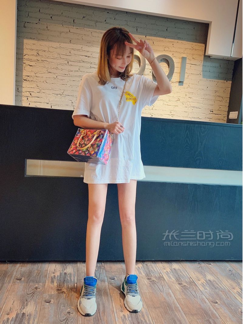 名牌紙袋改裝為環(huán)保包包_6